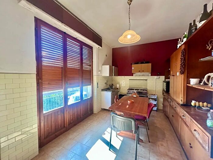 Appartamento con 5 locali in vendita in Imone Martini, Siena