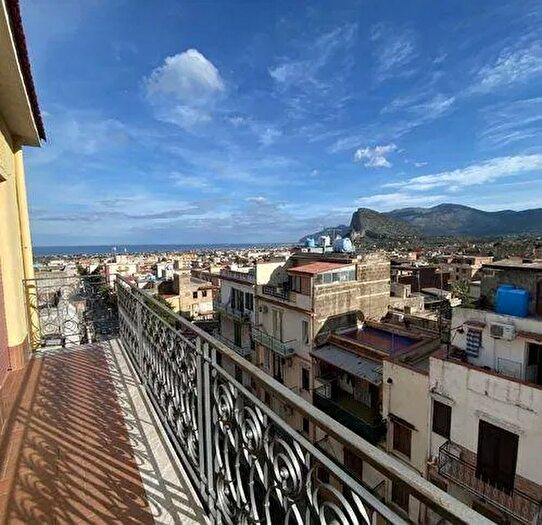 Appartamento con 5 locali in vendita in Via Giuseppe Garibaldi Carini Palermo, Carini