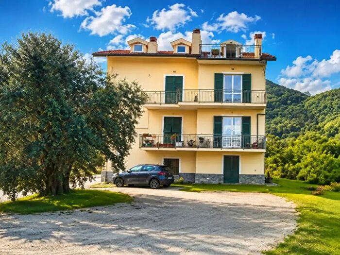 Appartamento con 6 locali in vendita in Via Costa, Vezzi Portio