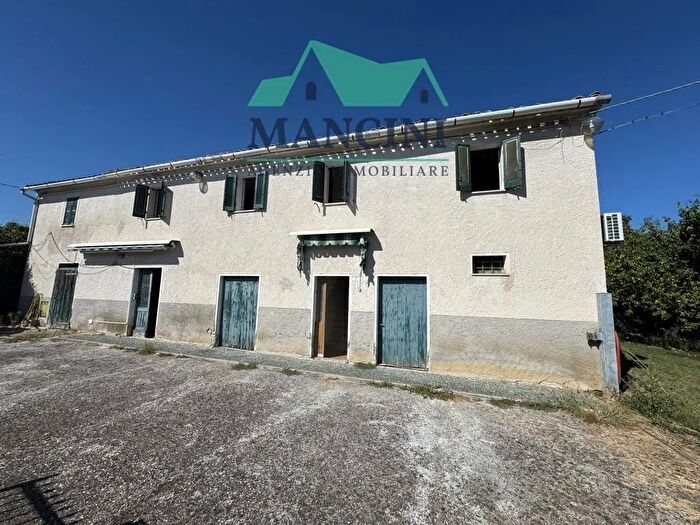 Casa con 5 locali in vendita in Monsano