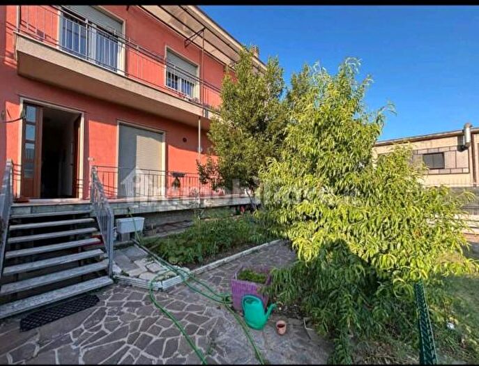 Appartamento quadrilocale in vendita in Via Dante Alighieri, Carugo