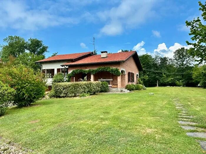 Casa con 6 locali in vendita in Strada della Collina, Mottalciata
