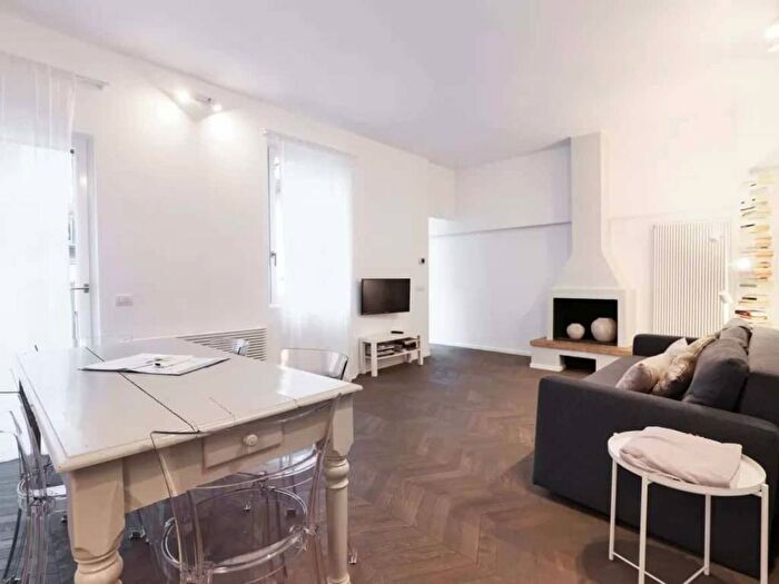 Appartamento trilocale in affitto in Corso Genova, Milano
