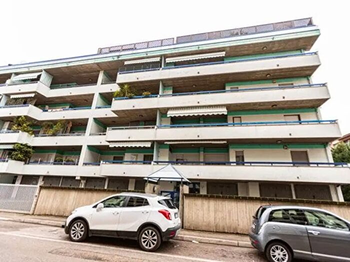 Appartamento con 6 locali in vendita in Via Martiri Pennesi, Montesilvano