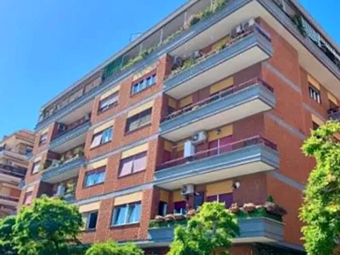 Appartamento quadrilocale in affitto in Viale dei Promontori, Roma