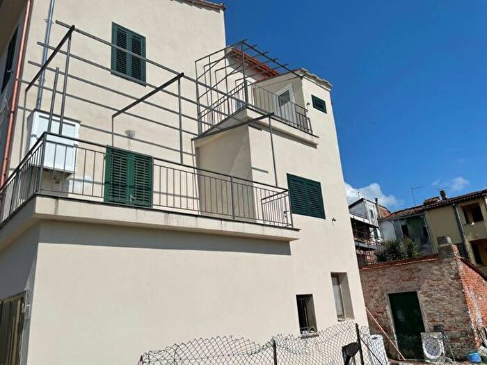 Casa con 7 locali in vendita in Via Bettino Ricasoli, Ponte Buggianese