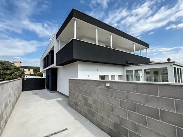 Casa trilocale in vendita in Via Italo Montemezzi, Roma