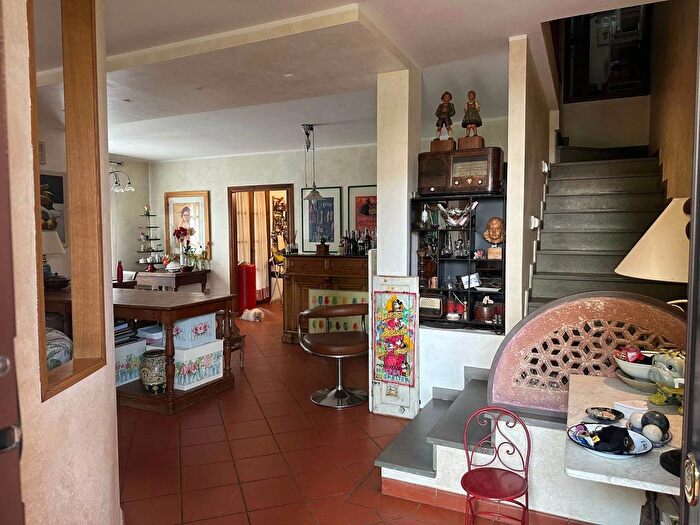 Casa con 6 locali in vendita in Campi Bisenzio, Campi Bisenzio