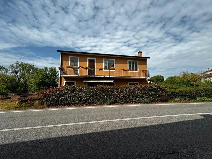 Casa con 9 locali in vendita in Via Gian Giorgio Trissino, Sarego