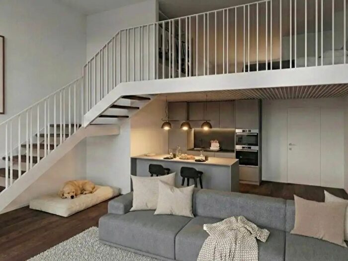 Appartamento trilocale in vendita in Via Trofarello, Torino