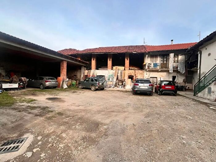 Casa con 7 locali in vendita in Via Valfredo, Sangano