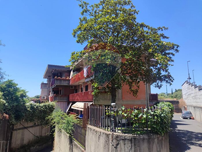 Appartamento con 5 locali in vendita in Via Domenico Tempio, Aci Castello