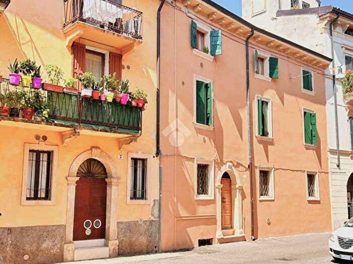 Appartamento trilocale in affitto in Via paradiso, Veronetta, Verona