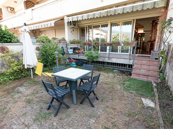 Casa con 6 locali in vendita in Via Larga, Luni