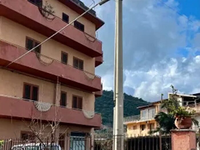 Appartamento con 5 locali in vendita in Via Nazionale, Falcone