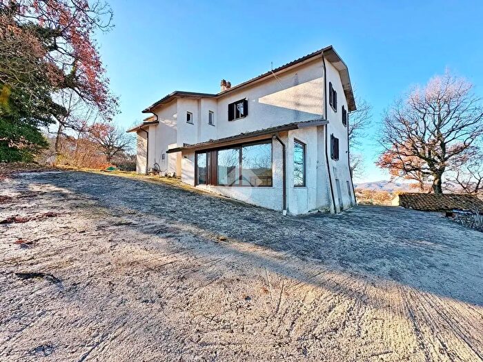 Casa con 5 locali in vendita in Località Caprara, Gualdo Tadino