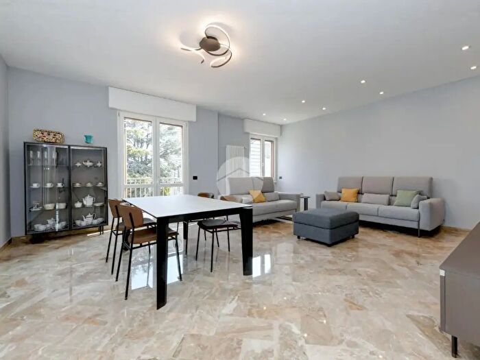 Appartamento con 5 locali in vendita in Via Cremona, Brescia