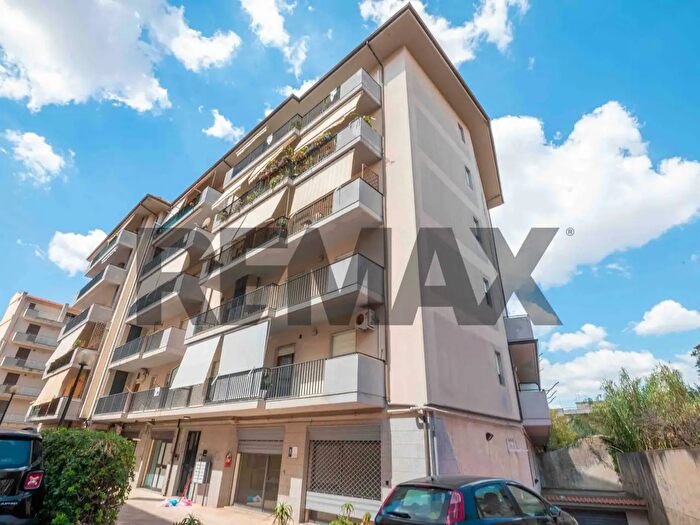 Appartamento con 7 locali in vendita in Via Resistenza Partigiana b, Modica