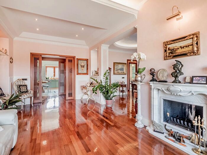 Appartamento con 5 locali in vendita in Via Nicola Coviello, Roma