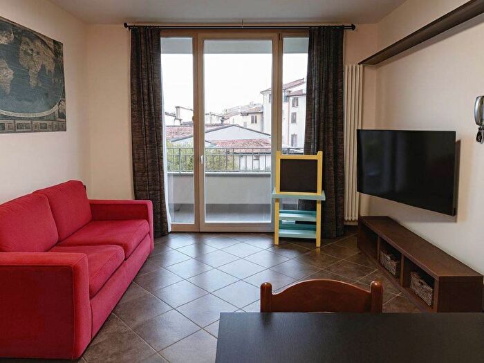 Appartamento trilocale in affitto in Parco Ducale Oltretorrente, Parma