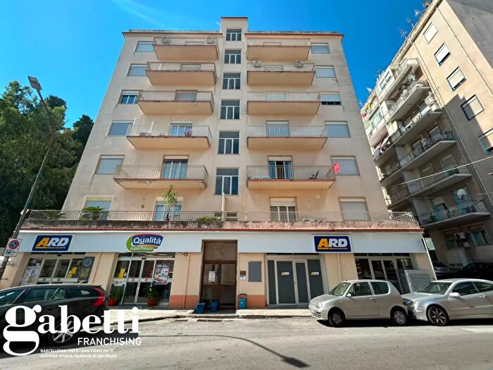 Appartamento quadrilocale in vendita in Via Carlo Cattaneo, Patti