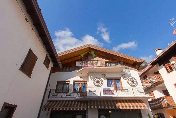 Casa con 9 locali in vendita in Via Vittorio Emanuele II Cimolais, Cimolais