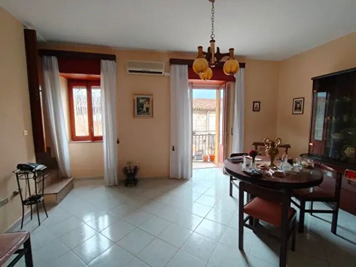 Casa quadrilocale in vendita in Via Luciano Orlando, Caronia