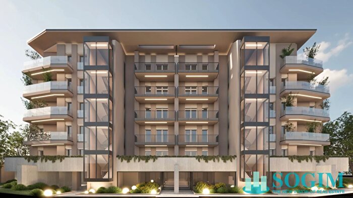 Appartamento quadrilocale in vendita in Via Medici, Monza