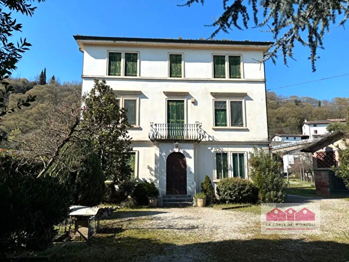 Casa con 5 locali in vendita in Via Roma, Costabissara