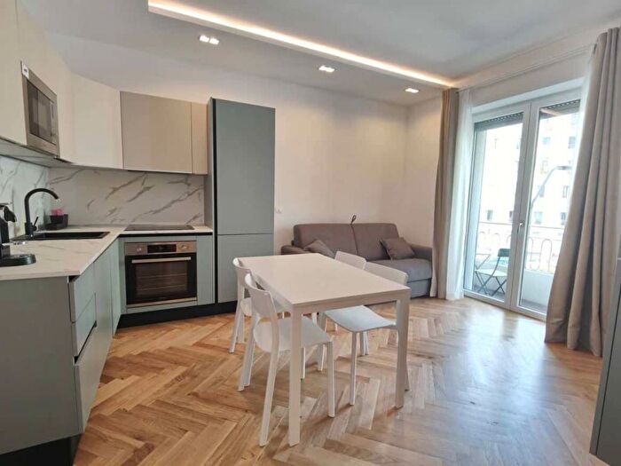 Appartamento trilocale in affitto in Viale Andrea Doria, Centrale, Milano