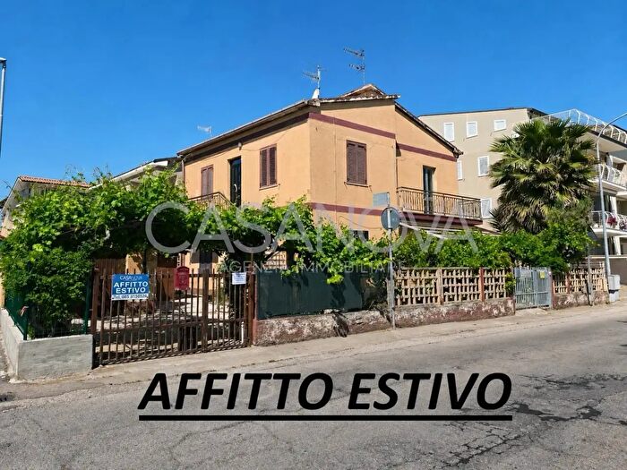 Appartamento quadrilocale in affitto in Via Lungomare Rodi, Giulianova
