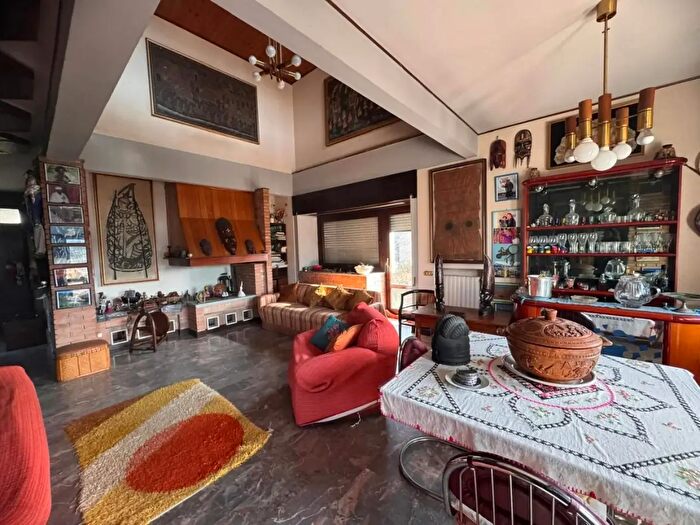 Casa con 12 locali in vendita in Monticiano