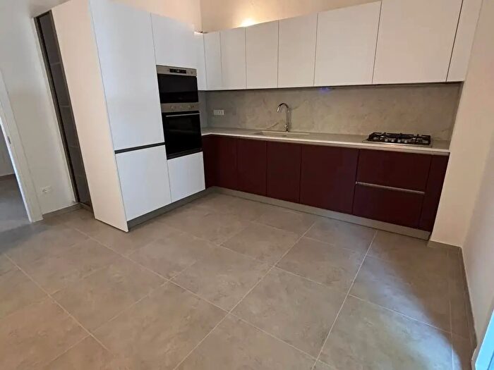Appartamento con 5 locali in affitto in Via San Marino, Firenze