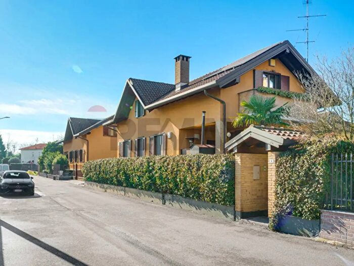 Casa quadrilocale in vendita in Via Ronche a, Buscate