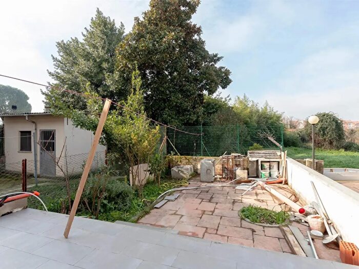 Casa con 6 locali in vendita in Via dell'Albero, Campi Bisenzio