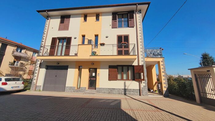 Appartamento trilocale in vendita in Via Varese Azalee Cascinetta Gallarate Varese Lombardia Italia, Gallarate