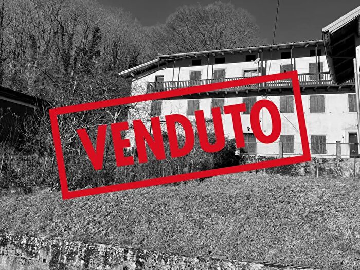 Casa con 6 locali in vendita in Via Carluz Borgata Cosoi, Vito D'Asio
