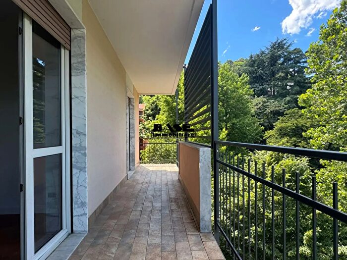 Appartamento trilocale in affitto in Via Bellinzona, Como