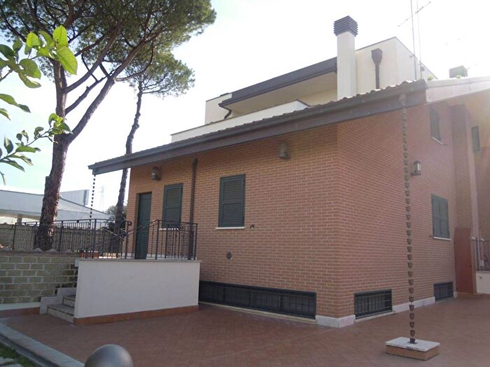 Casa con 5 locali in affitto in Via Giovanni Giuseppe Gizzi, Casal Lumbroso, Roma