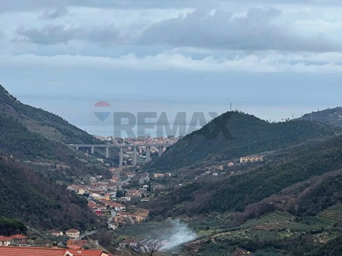 Appartamento trilocale in vendita in Via Barilari bis, Magliolo