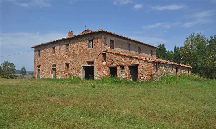 Casa con 20 locali in vendita in Lajatico