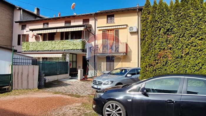 Casa quadrilocale in vendita in Via Vallarsa, Varese