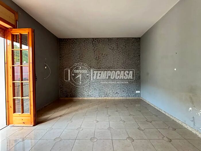Appartamento trilocale in vendita in Via Alberto Altieri, Castel Morrone