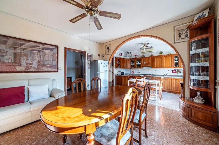 Appartamento con 5 locali in vendita in Appartamento Via dei Faggi, Verona