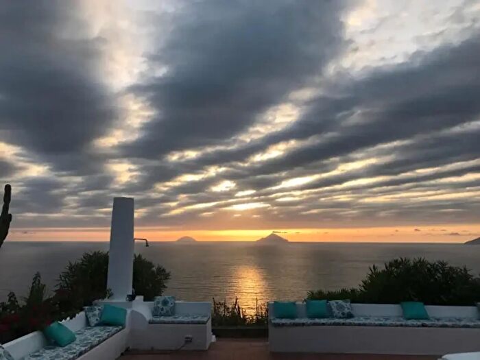 Casa trilocale in vendita in Lentia, Lipari