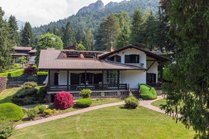 Casa con 6 locali in vendita in Via Belvedere, Castione Della Presolana