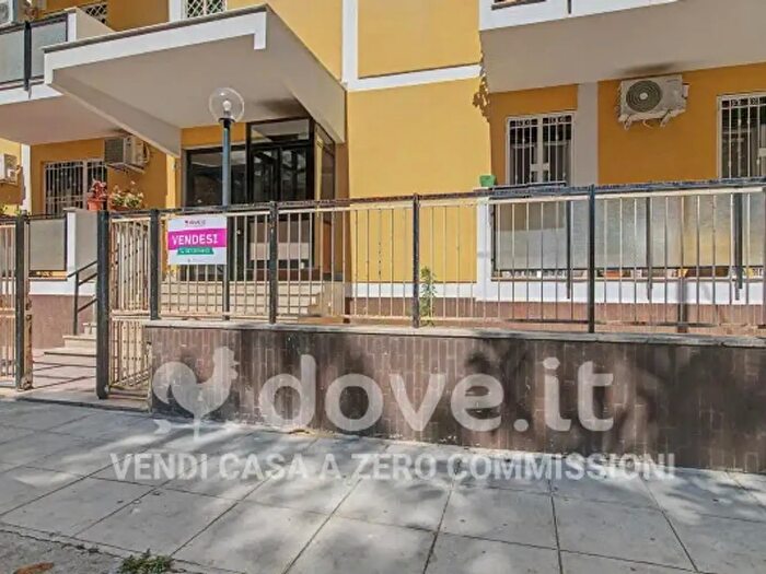 Appartamento trilocale in vendita in Via Luigi Settembrini, Palermo