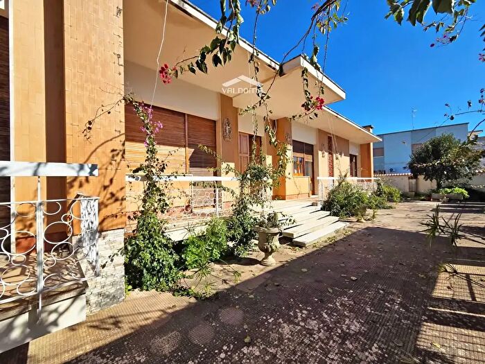 Casa con 17 locali in vendita in Bagnolo Del Salento