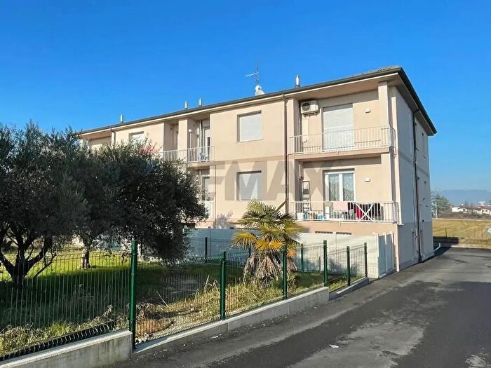 Appartamento trilocale in affitto in Via Meucci, Castelli Calepio