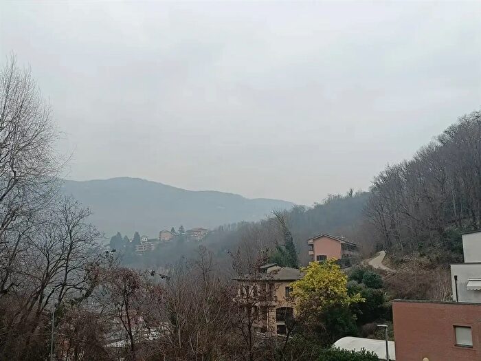 Appartamento con 5 locali in vendita in Como